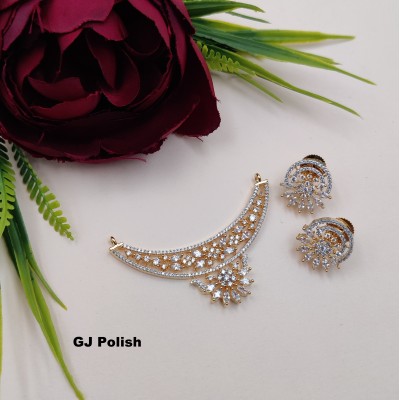 Heritage Beauty Pendant Set 